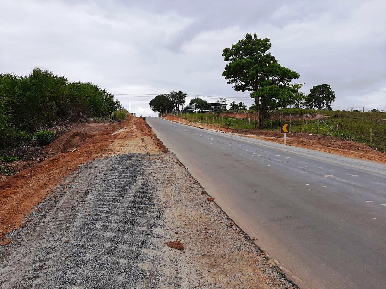 Obras de reabilitação da ES-130 avançam e se aproximam da área urbana de Pinheiros