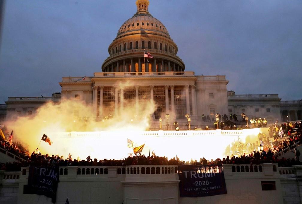 Senado americano inocenta Donald Trump no segundo processo de impeachment