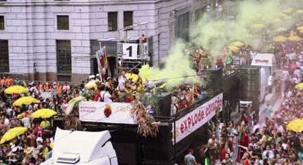 Sem poder ir às ruas, blocos fazem intervenções artísticas no Carnaval