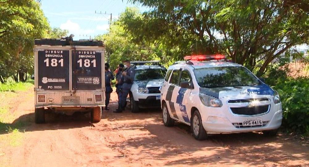 Corpo é encontrado enrolado em cobertor em matagal de Vila Velha, ES