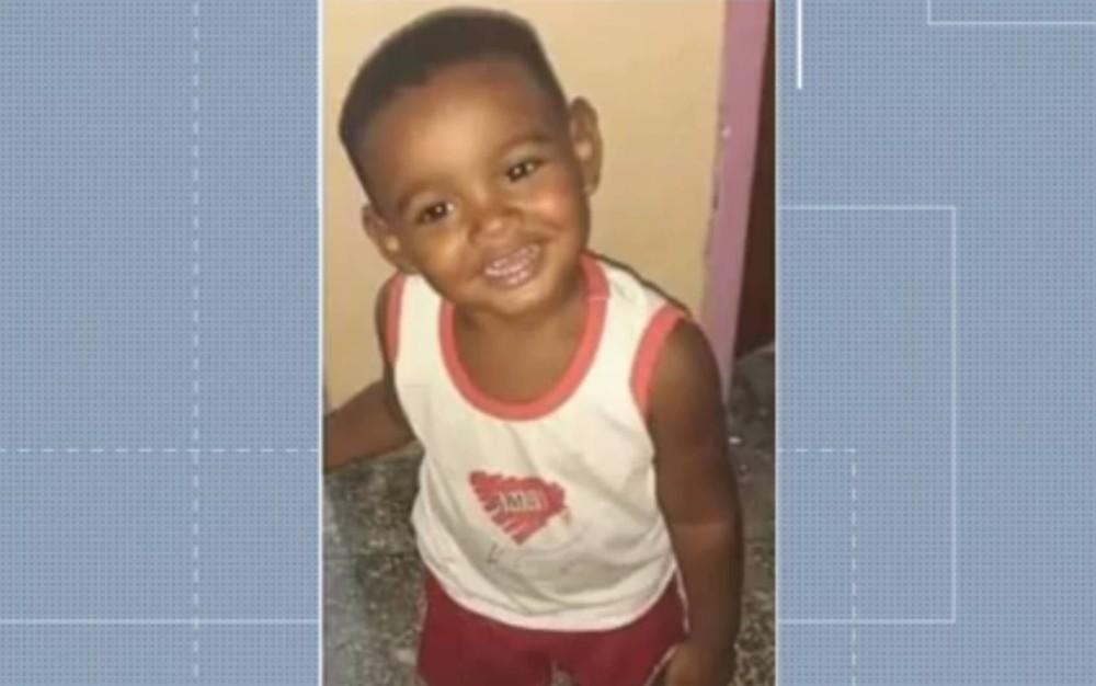 Jovem e filho de três anos são achados mortos na casa em que moravam