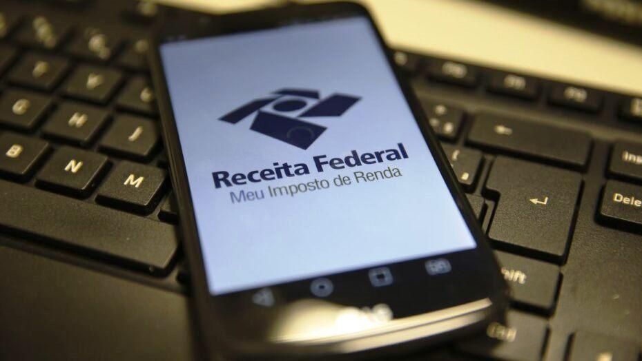 IR: quem recebeu mais de R$ 22,8 mil de outras fontes terá de devolver auxílio emergencial