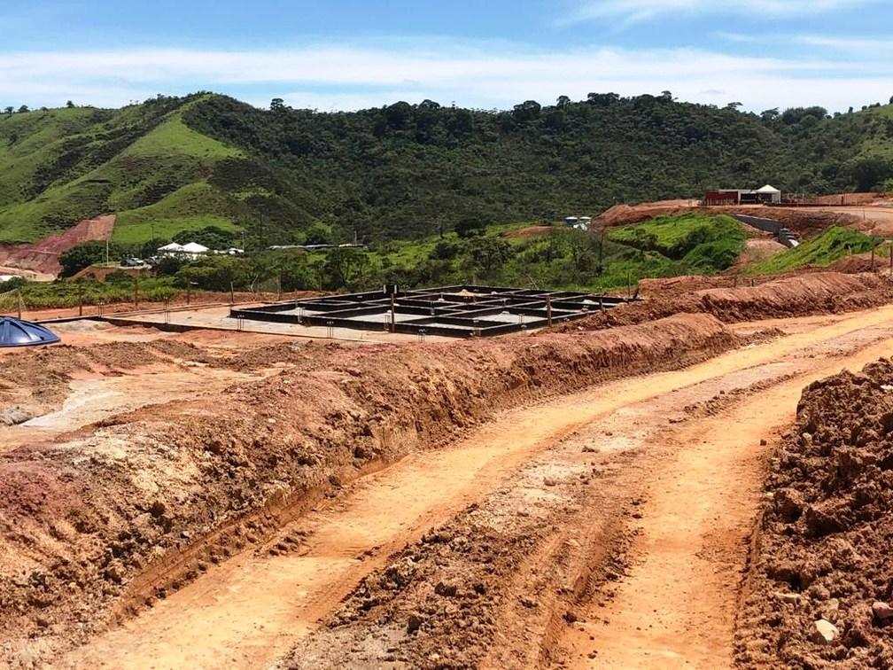 Prazo vence, e Renova não entrega casas para vítimas da tragédia de Mariana