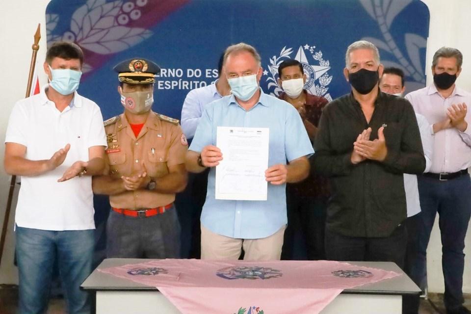 Casagrande entrega posto avançado do Corpo de Bombeiros e anuncia mutirão de serviços oftalmológicos em Baixo Guandu