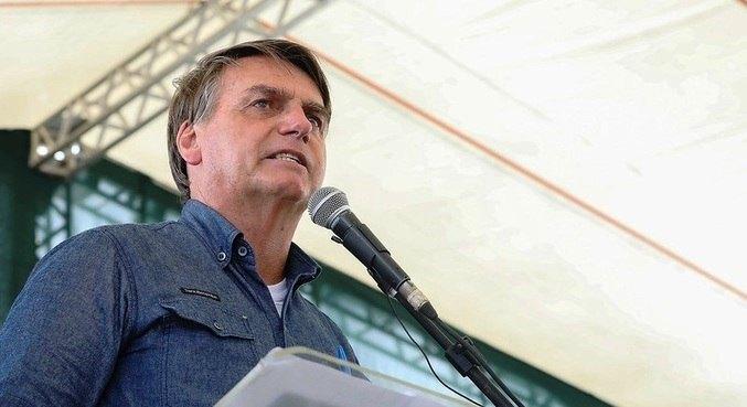 Governador que fechar estado deve bancar auxílio, diz Bolsonaro