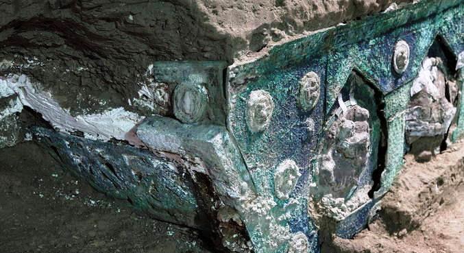 Carruagem cerimonial é descoberta quase intacta em Pompeia