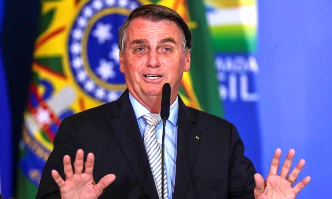 Após reajuste da gasolina, Bolsonaro critica Castello Branco e diz que vai combater ‘preço abusivo’ de combustíveis