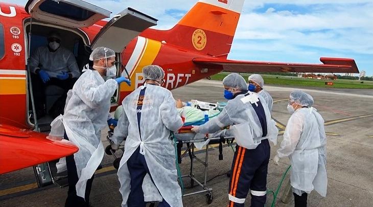 Paciente de Santa Catarina chega ao ES para tratamento Covid-19, nesta quarta-feira (3)