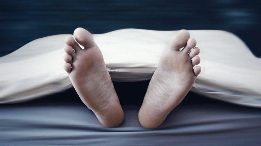 Homem dado como morto volta à vida na mesa de autópsia