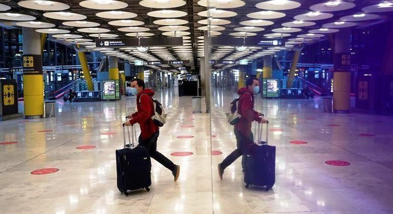 Veto a passageiros ou a voos do Brasil já atinge 26 países