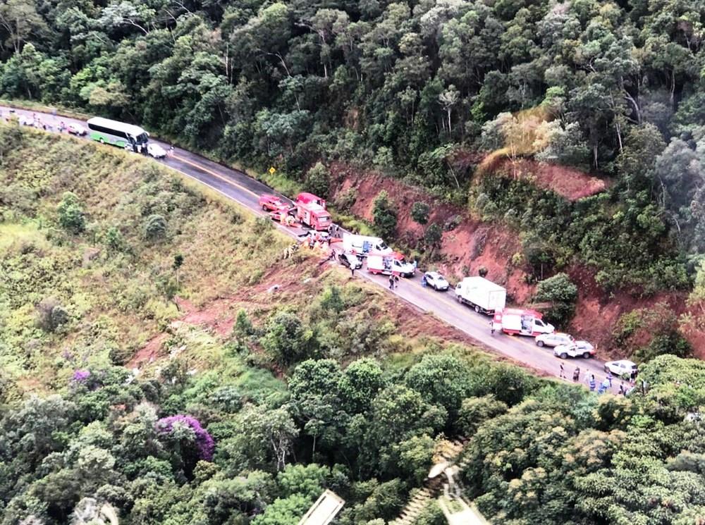Acidente com ônibus deixa mortos e feridos em Ouro Preto, Minas Gerais