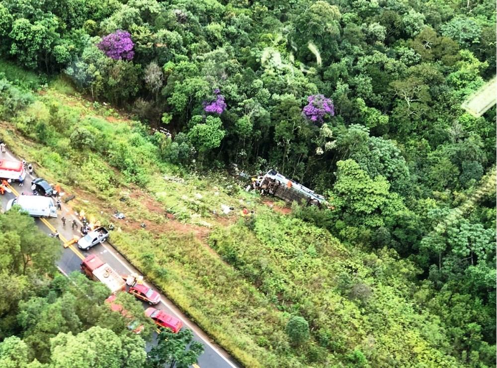 Acidente com ônibus deixa mortos e feridos em Ouro Preto, Minas Gerais