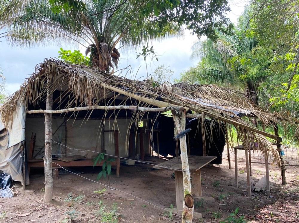 Idosos são resgatados de fazenda onde viviam em barraco de lona e sem energia