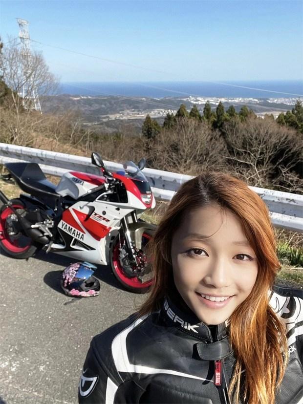Influencer japonesa motociclista é desmascarada; trata-se de um homem de 50 anos