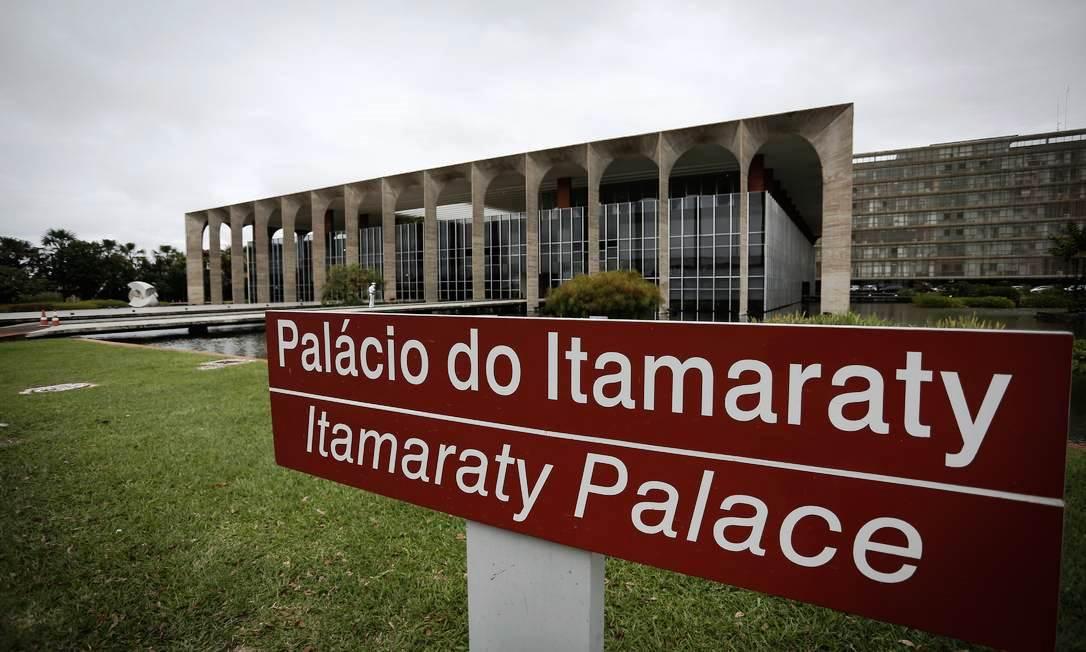 Brasil negocia para importar vacinas contra Covid-19 excedentes nos EUA, diz Itamaraty