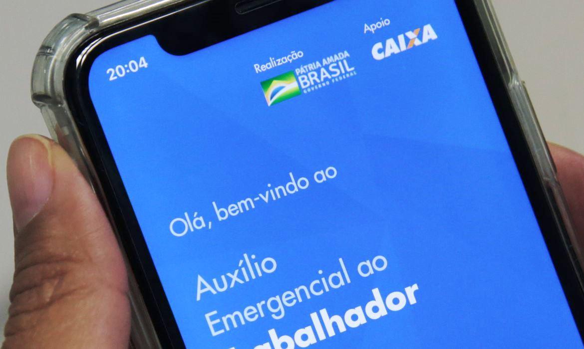 1ª parcela do auxílio emergencial será paga a partir de 5 de abril, diz ministro