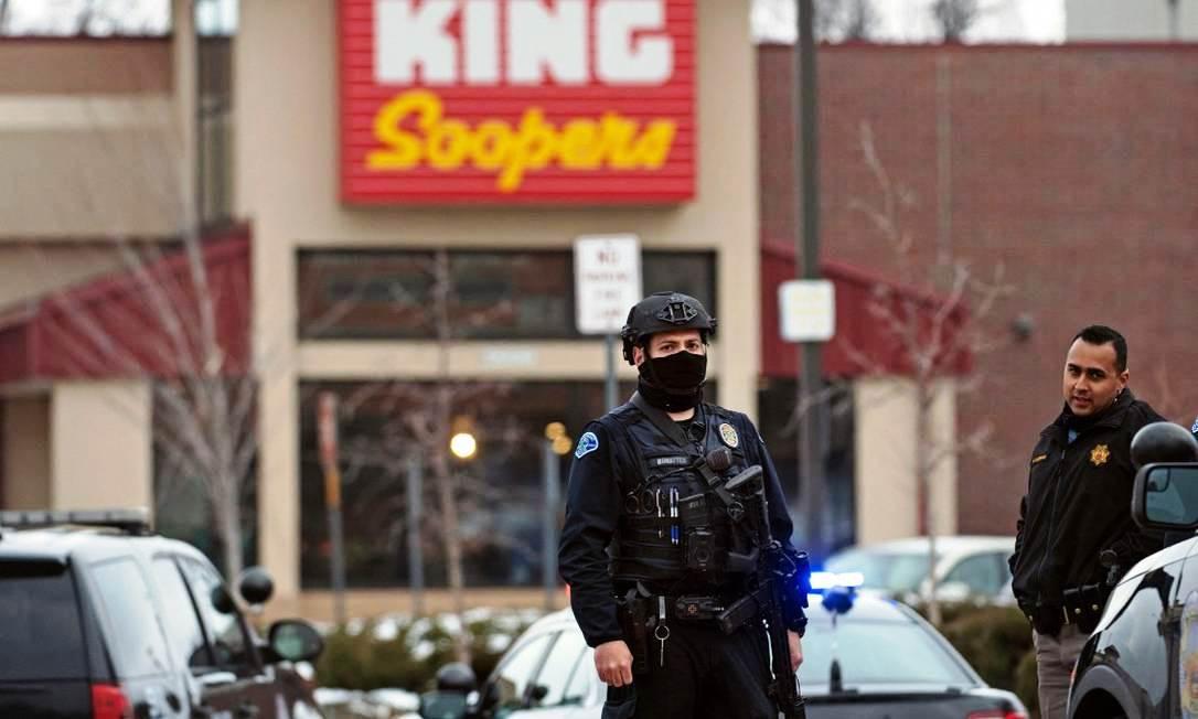 Ataque a tiros em supermercado no Colorado deixa ao menos dez mortos