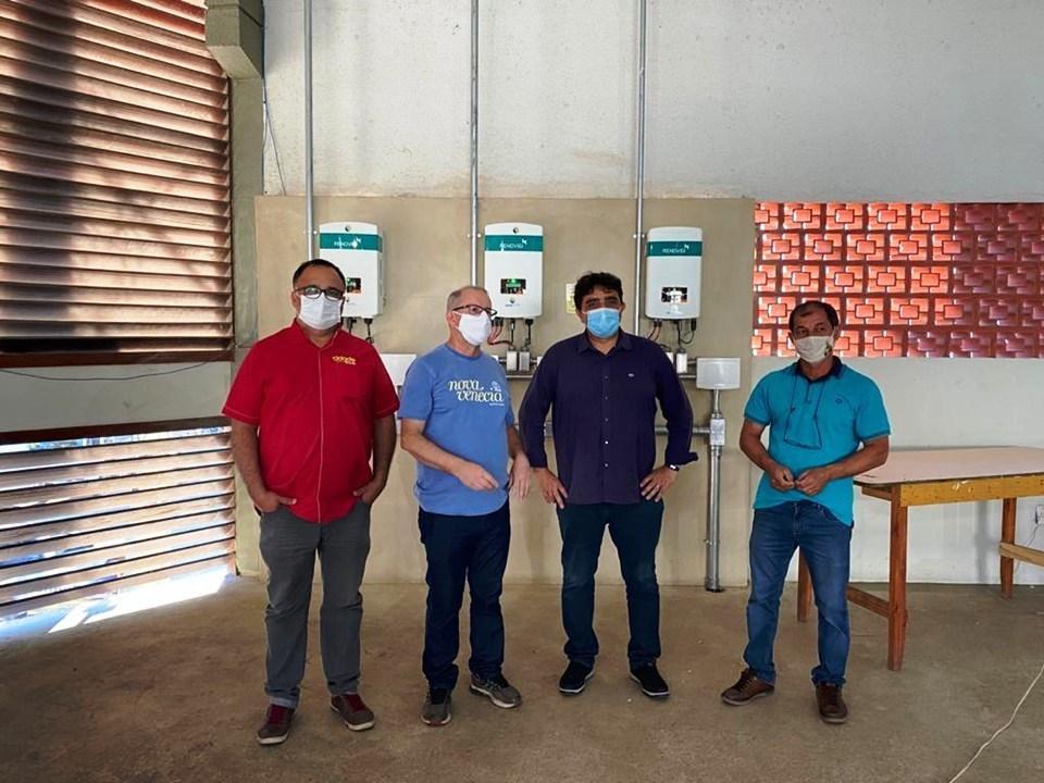 Governo do ES entrega sistema de geração de energia solar para Agronova, em Nova Venécia