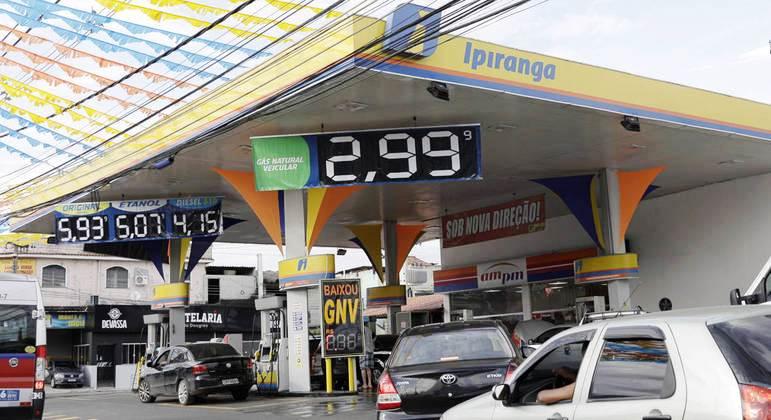 Placa para detalhar preço do combustível passa a ser obrigatória nos postos de gasolina