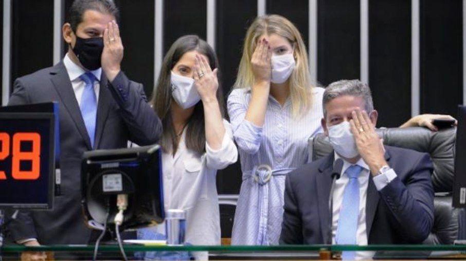 Bolsonaro sanciona lei que pode custar R$ 5 bilhões sem aval da Economia