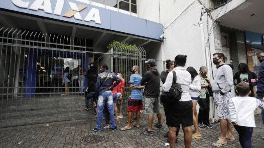 Auxílio emergencial volta a ser pago nesta terça-feira (6)