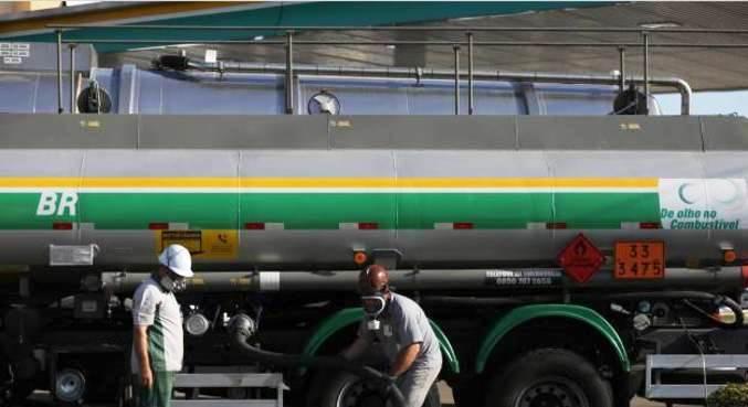 Petrobras reduz diesel em 3,3% nas refinarias, mas mantém gasolina