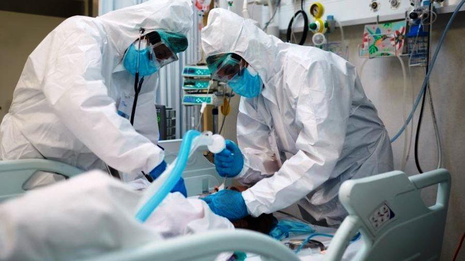 Brasil recebe 2,3 milhões de kits de intubação vindos da China e serão distribuídos aos estados
