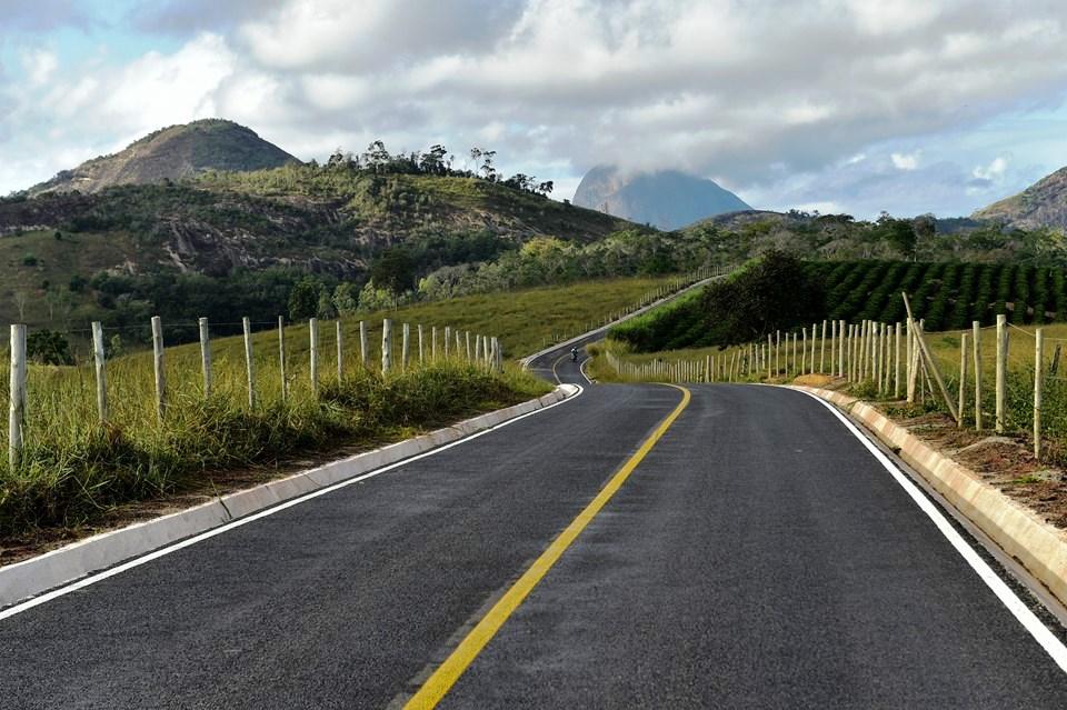 Apiacá e Alfredo Chaves recebem investimentos do Programa Caminhos do Campo