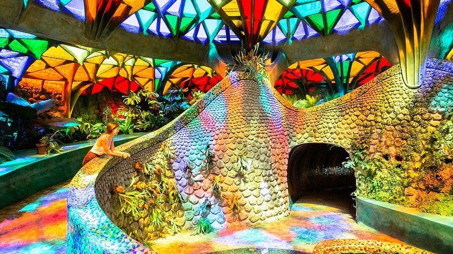 Casa em formato de cobra gigante faz sucesso com hóspedes do Airbnb