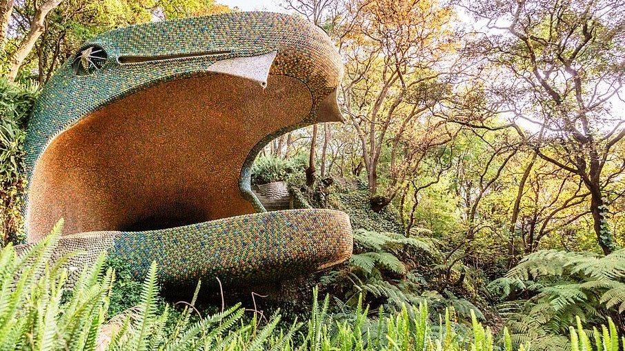 Casa em formato de cobra gigante faz sucesso com hóspedes do Airbnb