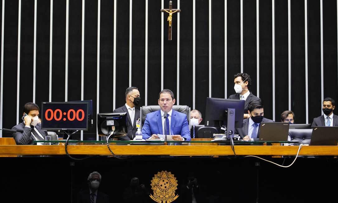 Doze anos depois, Congresso derruba veto de Lula à mudança na carreira de servidores que custaria R$ 2,7 bilhões