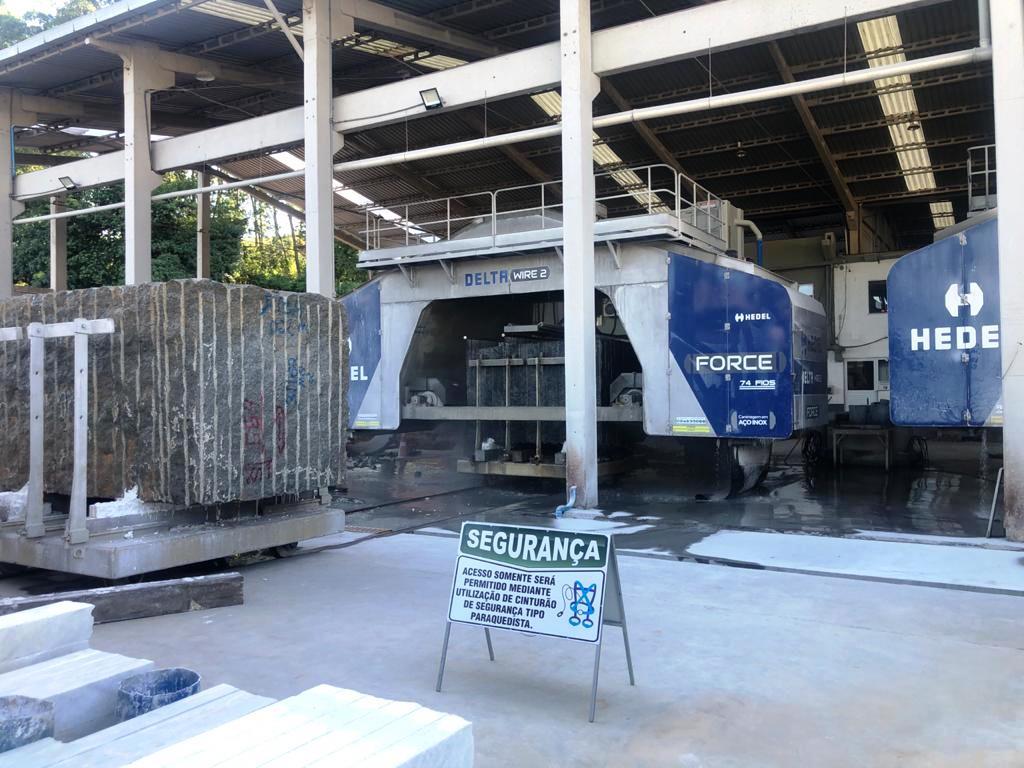 Empresa de mármores e granitos investe em maquinário para conquistar mercado