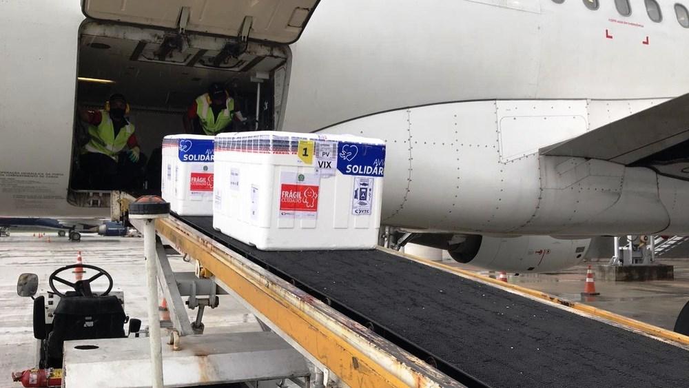Após falta de vacina para aplicação de 2ª dose, ES recebe remessa de Coronavac