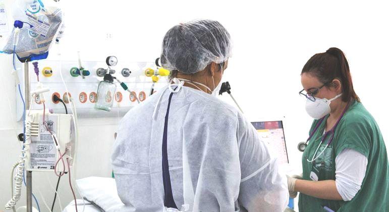 País registra 2.202 mortes e 63.430 novos casos por covid em 24 horas