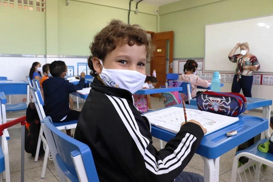 Governo do ES autoriza volta às aulas presenciais em escolas localizadas nos municípios de risco alto