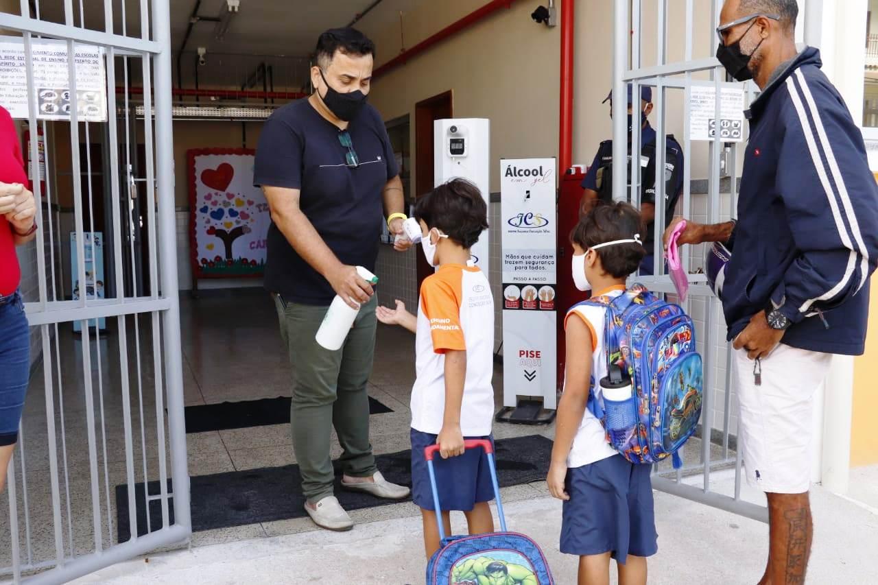 Governo do ES autoriza volta às aulas presenciais em escolas localizadas nos municípios de risco alto