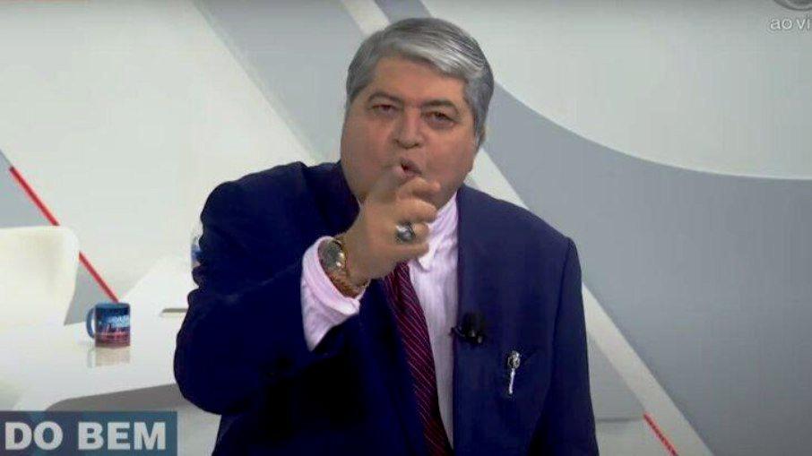 Datena polemiza ao dizer que “China deixou o vazar o vírus”