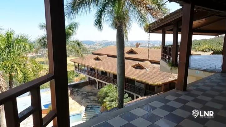 Jô Soares abandona mansão de R$ 15 milhões e casarão vira lixão invadido: Veja fotos