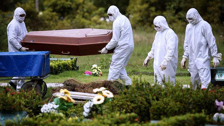 Brasil tem mais de 70 mil casos de Covid-19 pelo 3º dia e chega a 430 mil óbitos