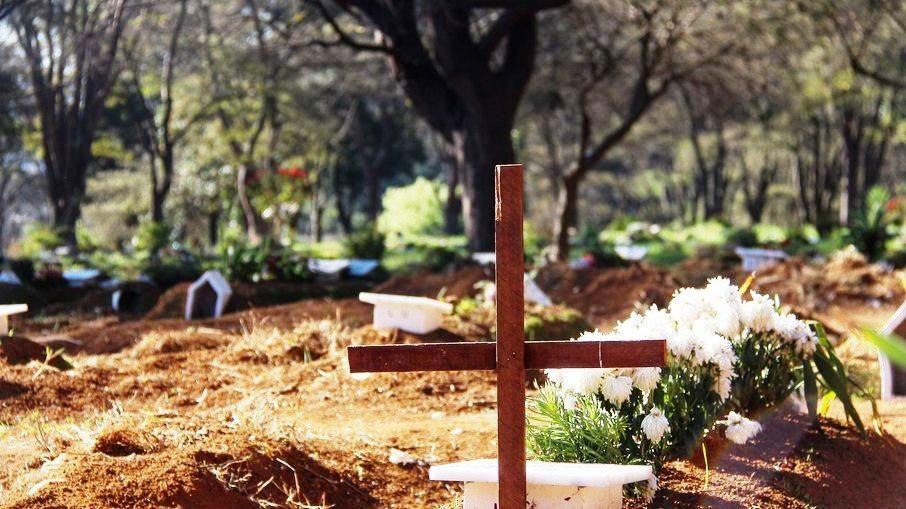 Brasil tem mais de 80 mil casos de Covid-19 em 24h; média de mortes sobe