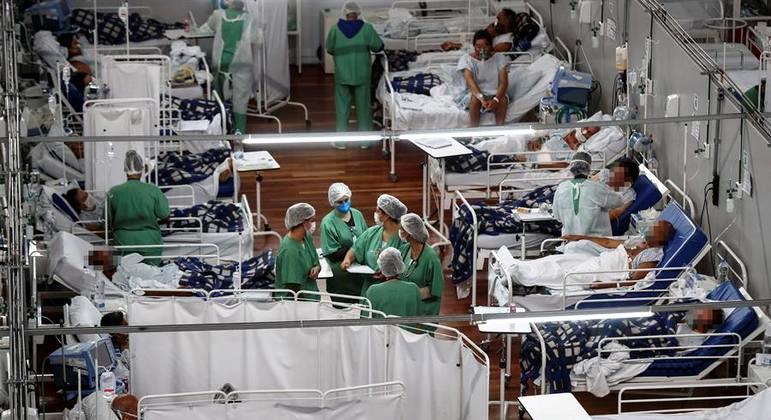 Brasil registra 874 mortes por covid e 43.520 novos casos em 24 horas