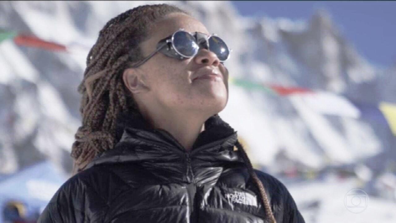 Ex-catadora de latinhas vira atleta e chega ao topo do Monte Everest