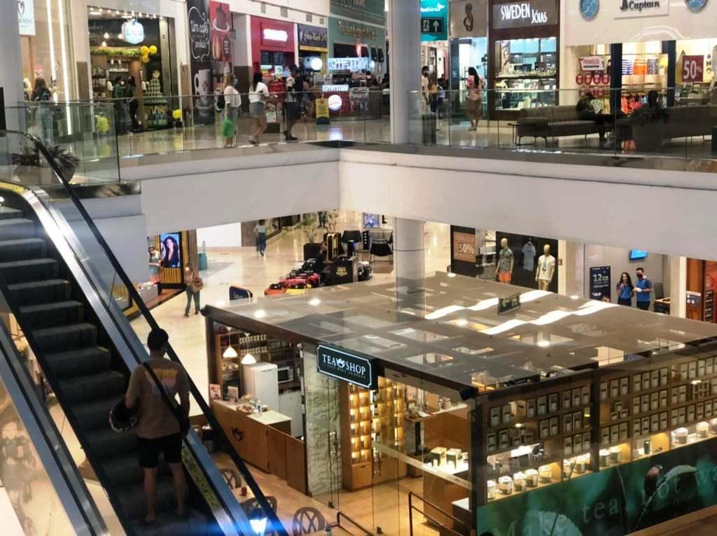 Governo do ES amplia horário de comércio e shoppings nas cidades em risco alto