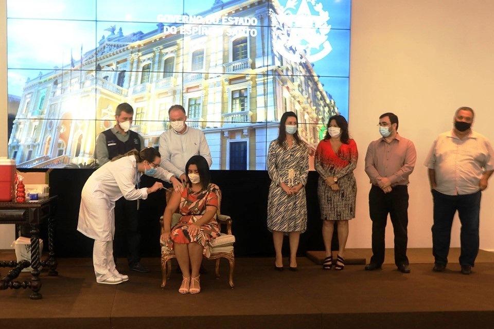 ES inicia vacinação dos trabalhadores da assistência social e do Conselho Tutelar