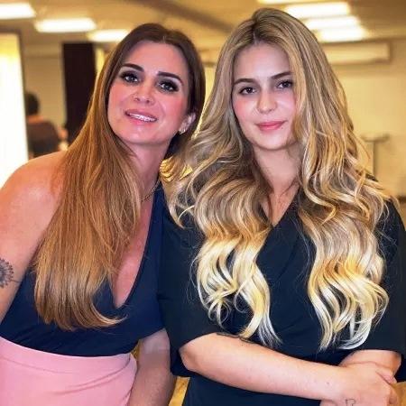 Aos 46 anos, mãe de Viih Tube diz que chama atenção dos homens mais novos