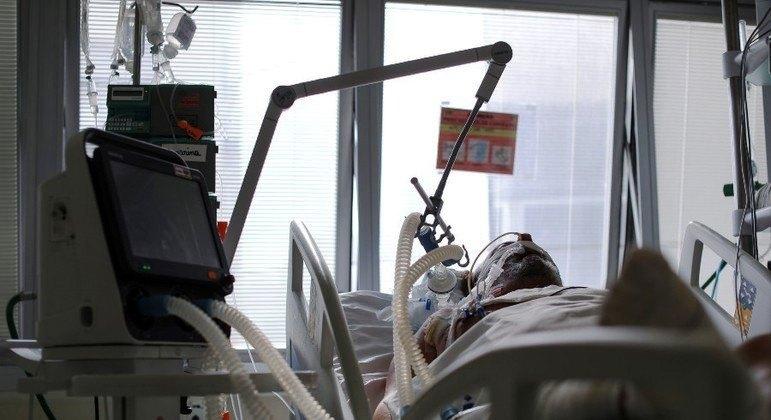 Brasil registra 827 mortes por covid e 39.846 novos casos em 24 horas
