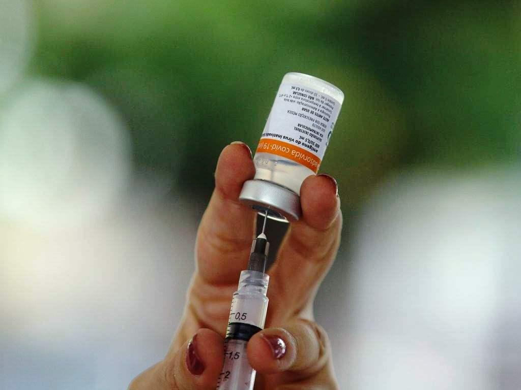 ES deve receber 20 mil doses de Coronavac nesta semana; fila é de 50 mil no Estado