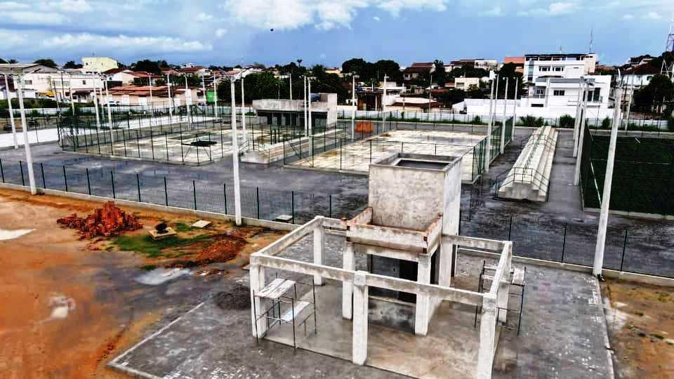 Secretário Estadual de Esportes e Lazer, Junior Abreu, visita obras esportivas em Pedro Canário