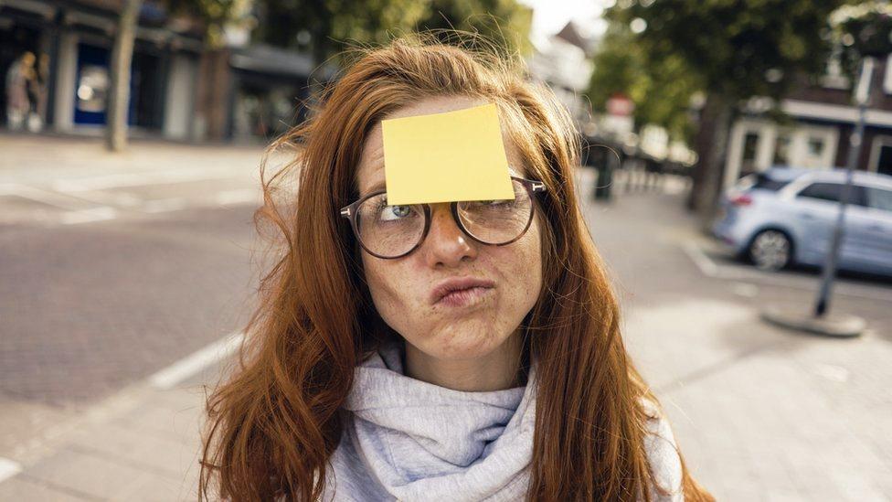 O que é o nevoeiro mental, um dos sintomas menos conhecidos da menopausa