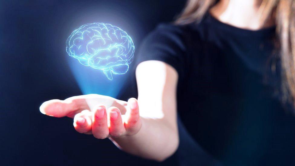 O que é o nevoeiro mental, um dos sintomas menos conhecidos da menopausa